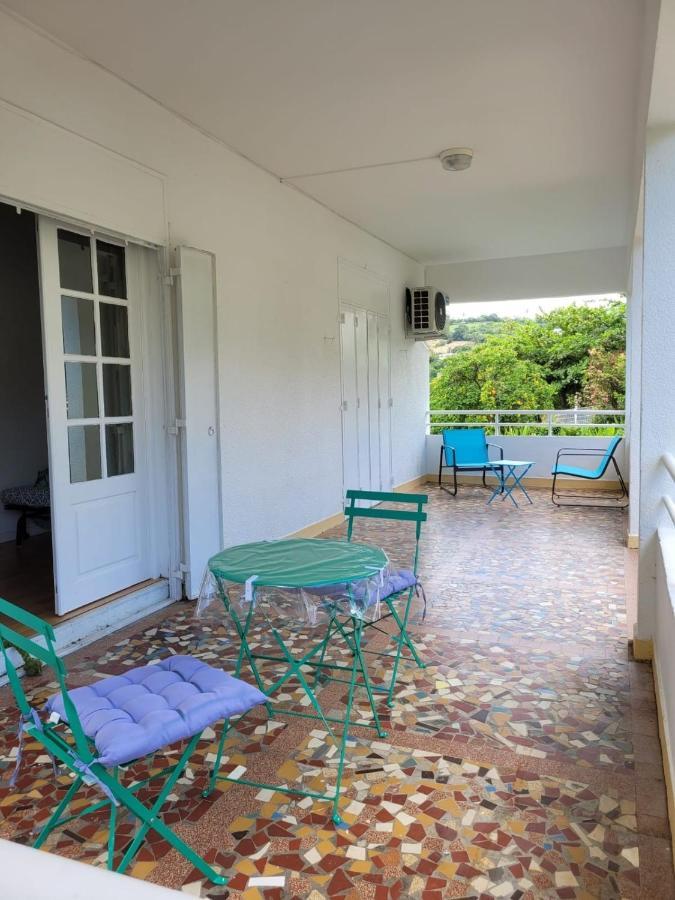 Logement Acces Piscine บาส-แตร์ ภายนอก รูปภาพ
