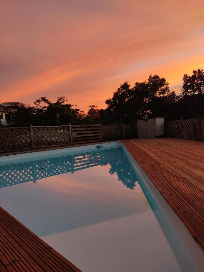 Logement Acces Piscine บาส-แตร์ ภายนอก รูปภาพ