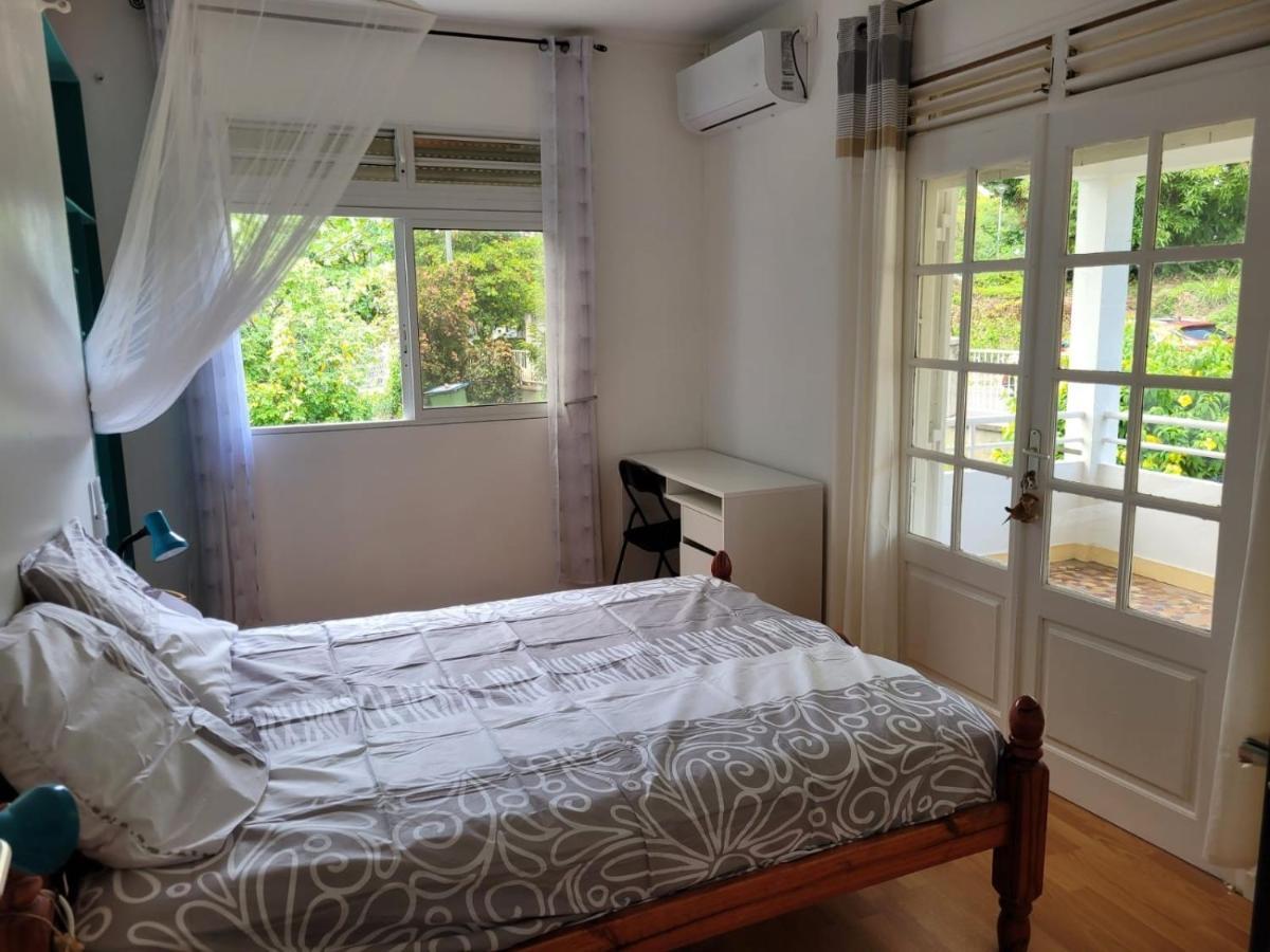 Logement Acces Piscine บาส-แตร์ ภายนอก รูปภาพ
